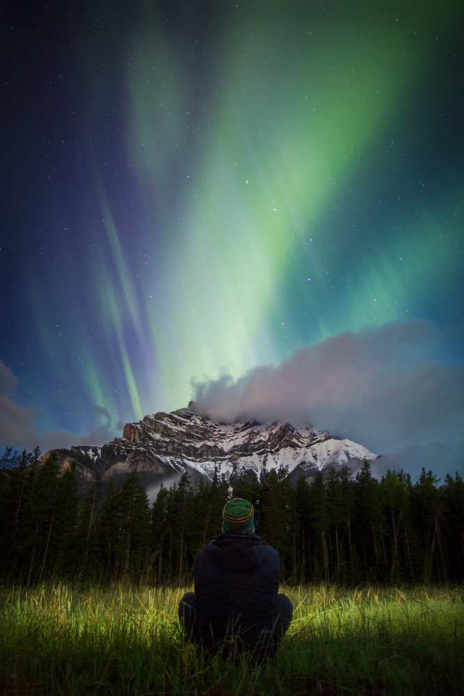 الأضواء الشمالية في منطقة جبل Cascade - اجمل الصور من كندا