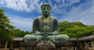 the-great-buddha-daibutsu-on-the-grounds-of-kotokuin-temple-in-kamakura-japan-1600x10598798794444