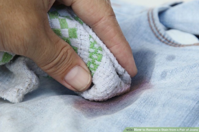11833460-aid268245-900px-Remove-a-Stain-from-a-Pair-of-Jeans-Step-9-1486464632-650-299c236b99-1487662500