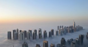 500005-dubai-morning-fog-cool-skyscrapers-height-800-e8dd3e92f7-1484633938